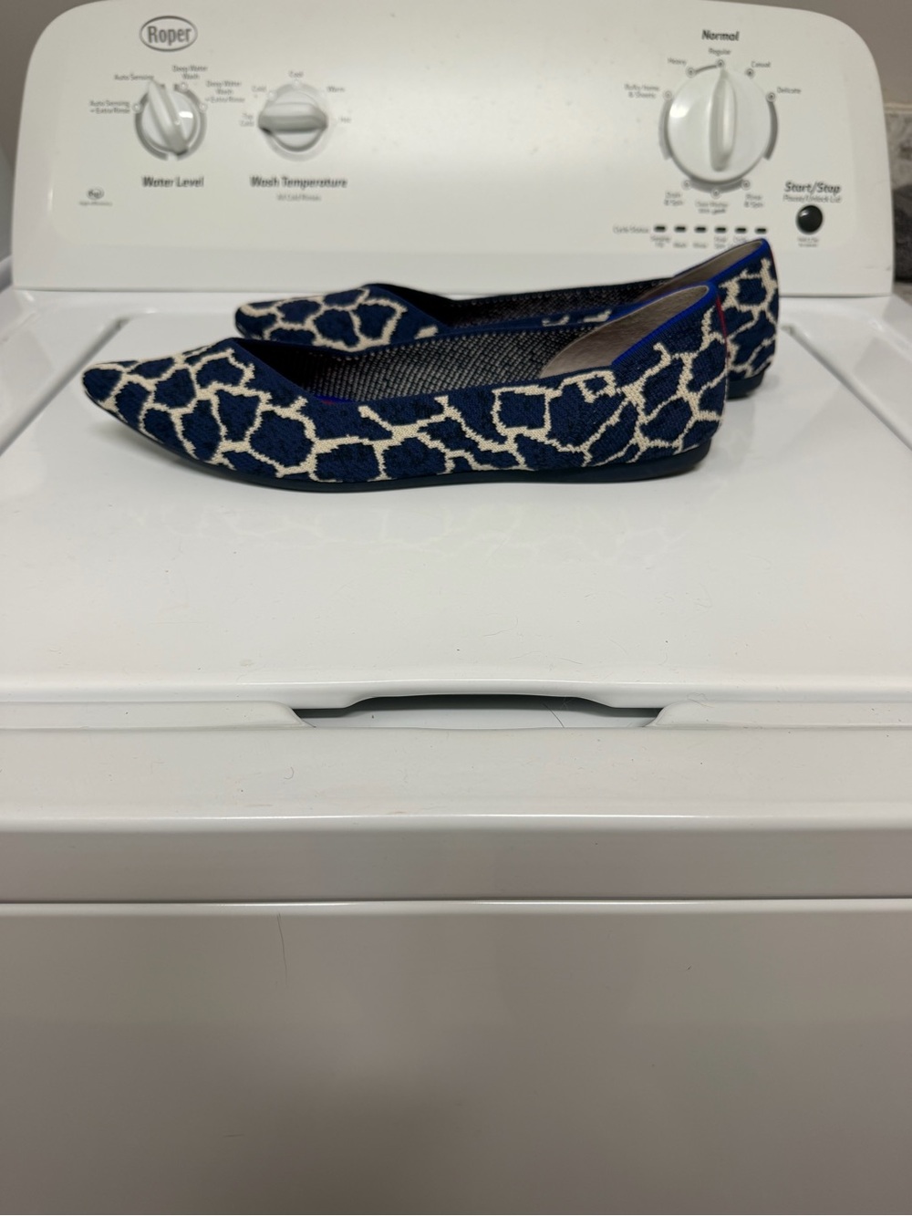 Rothy’s Size 12.5 Indigo Giraffe Points